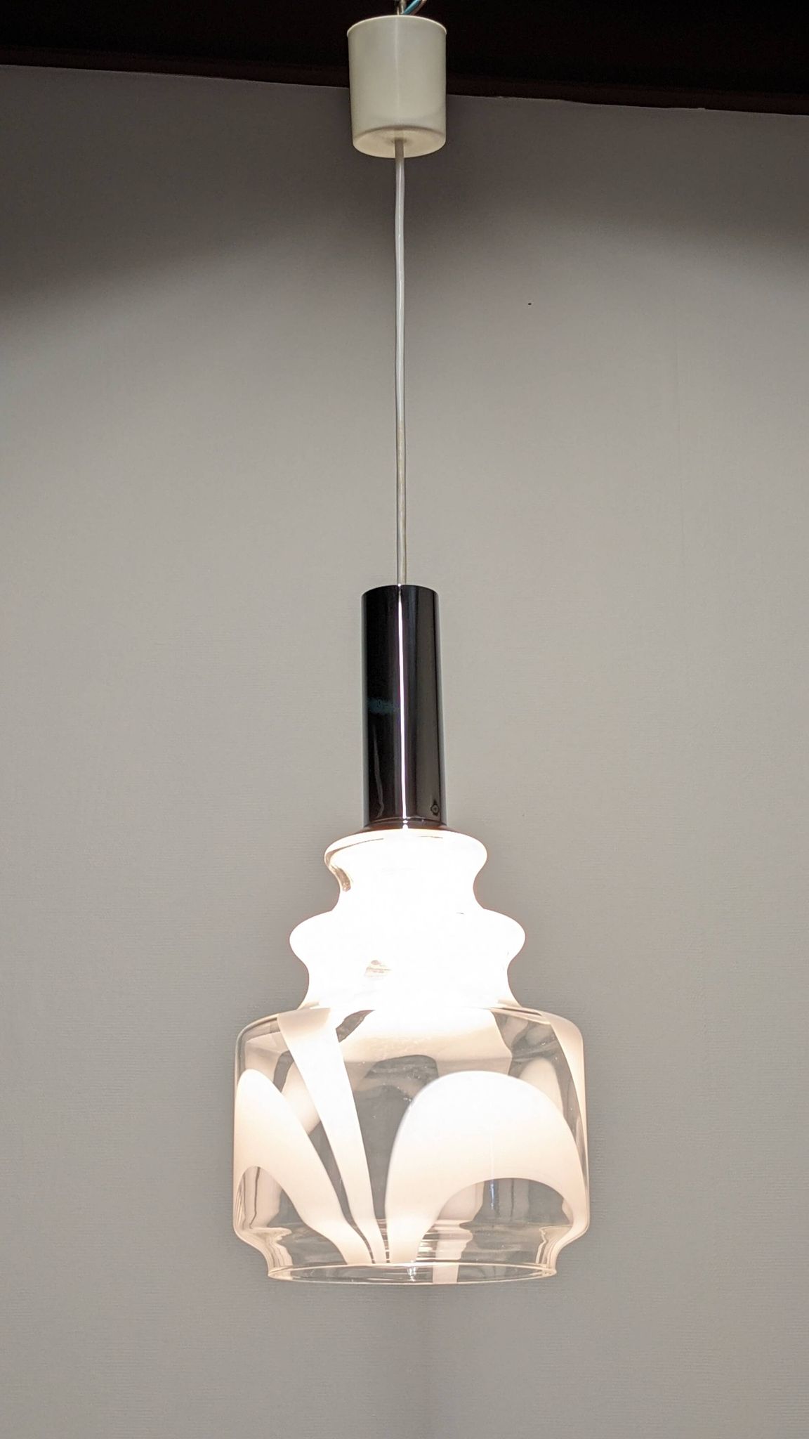 Suspension en verre Murano marbré blanc, Italie vers 1970