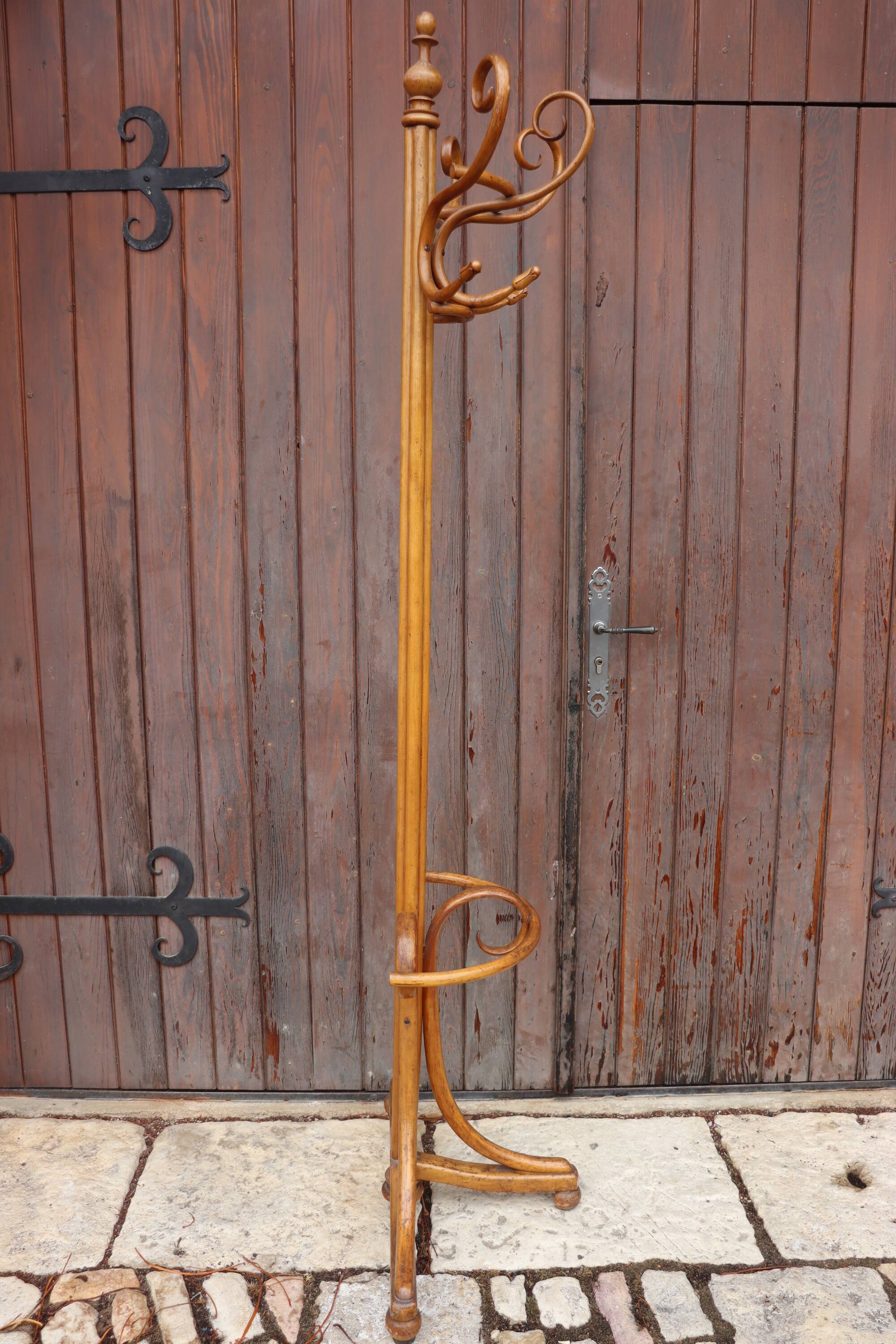 Portemanteau perroquet mural en demi style Thonet, 1900