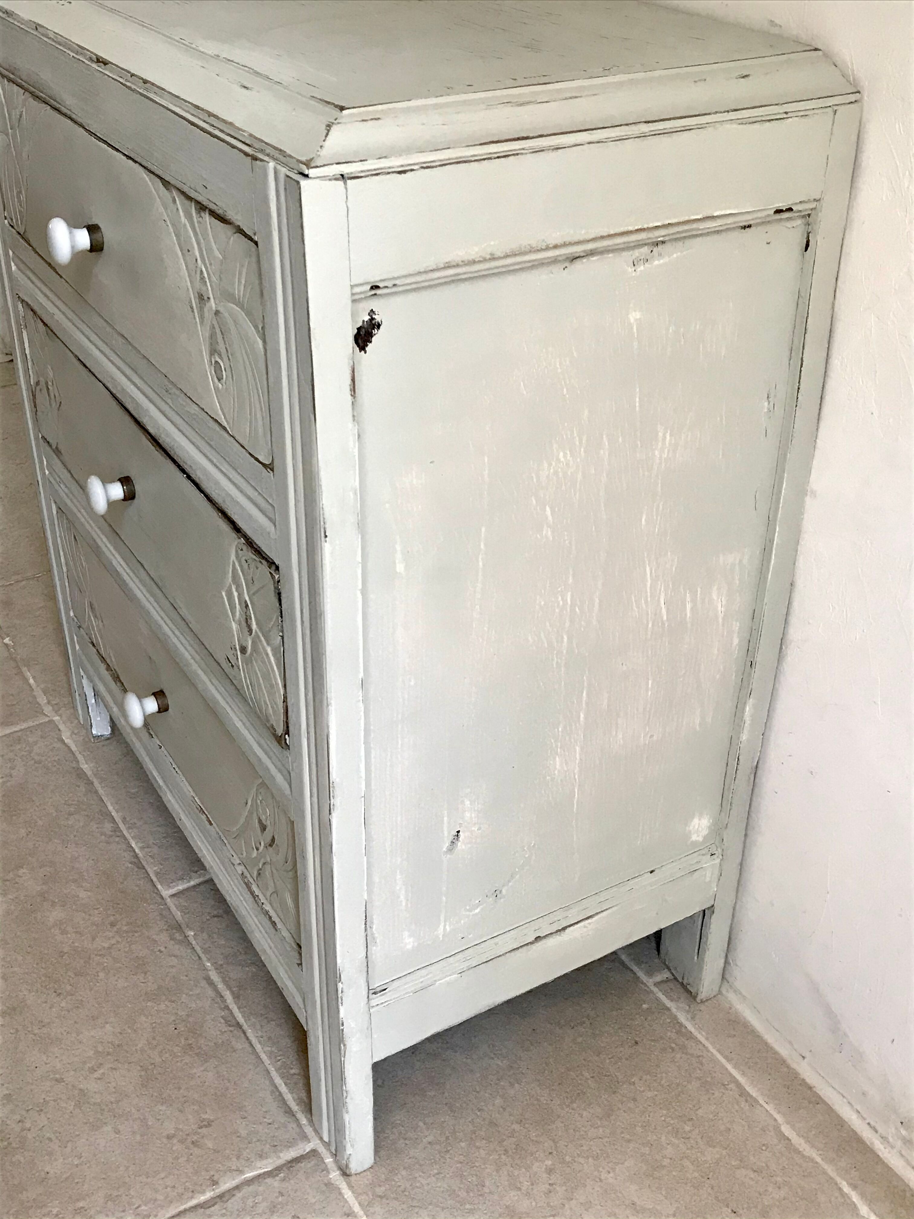 Art Deco chest of drawers
