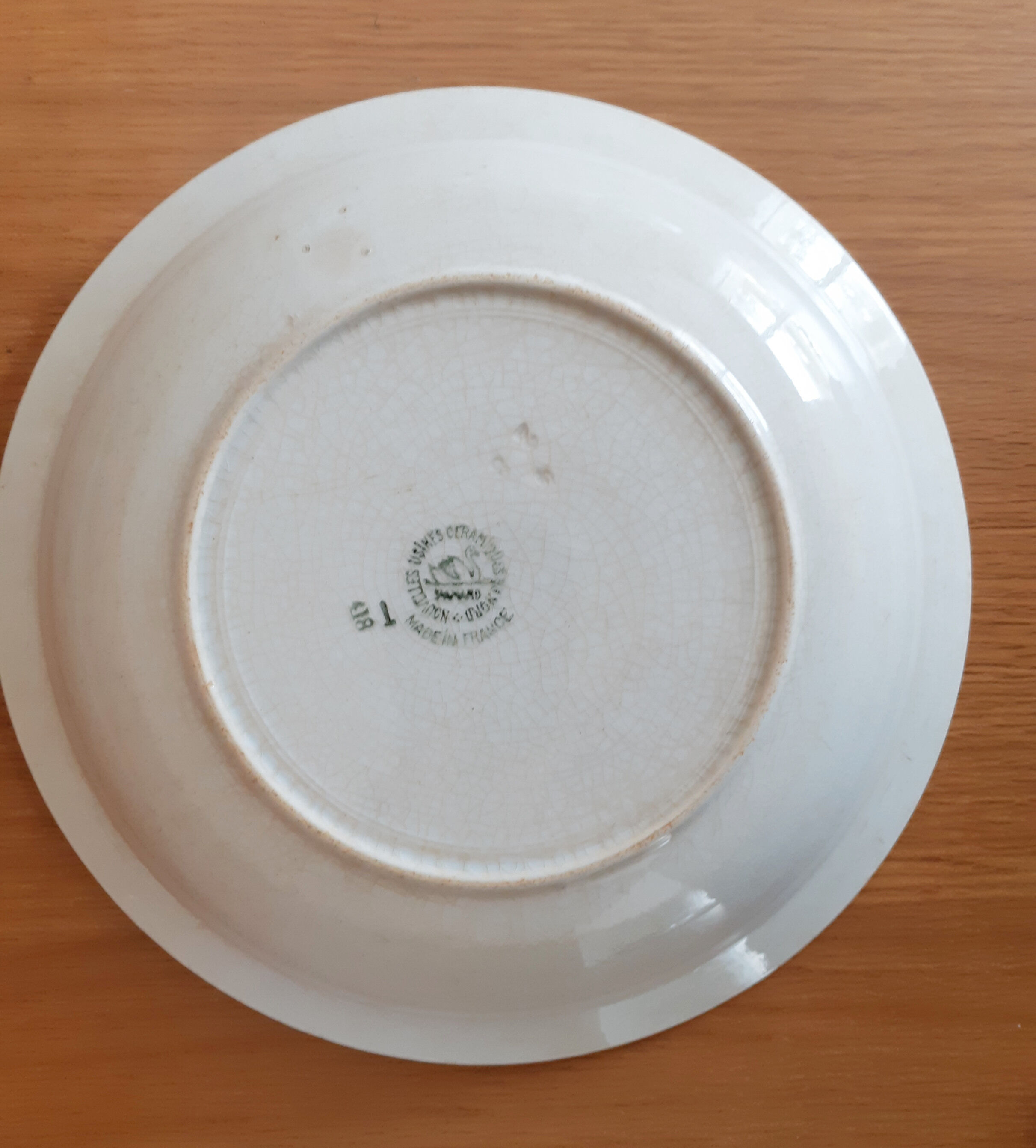 Hollow round faience dish Saint Amand