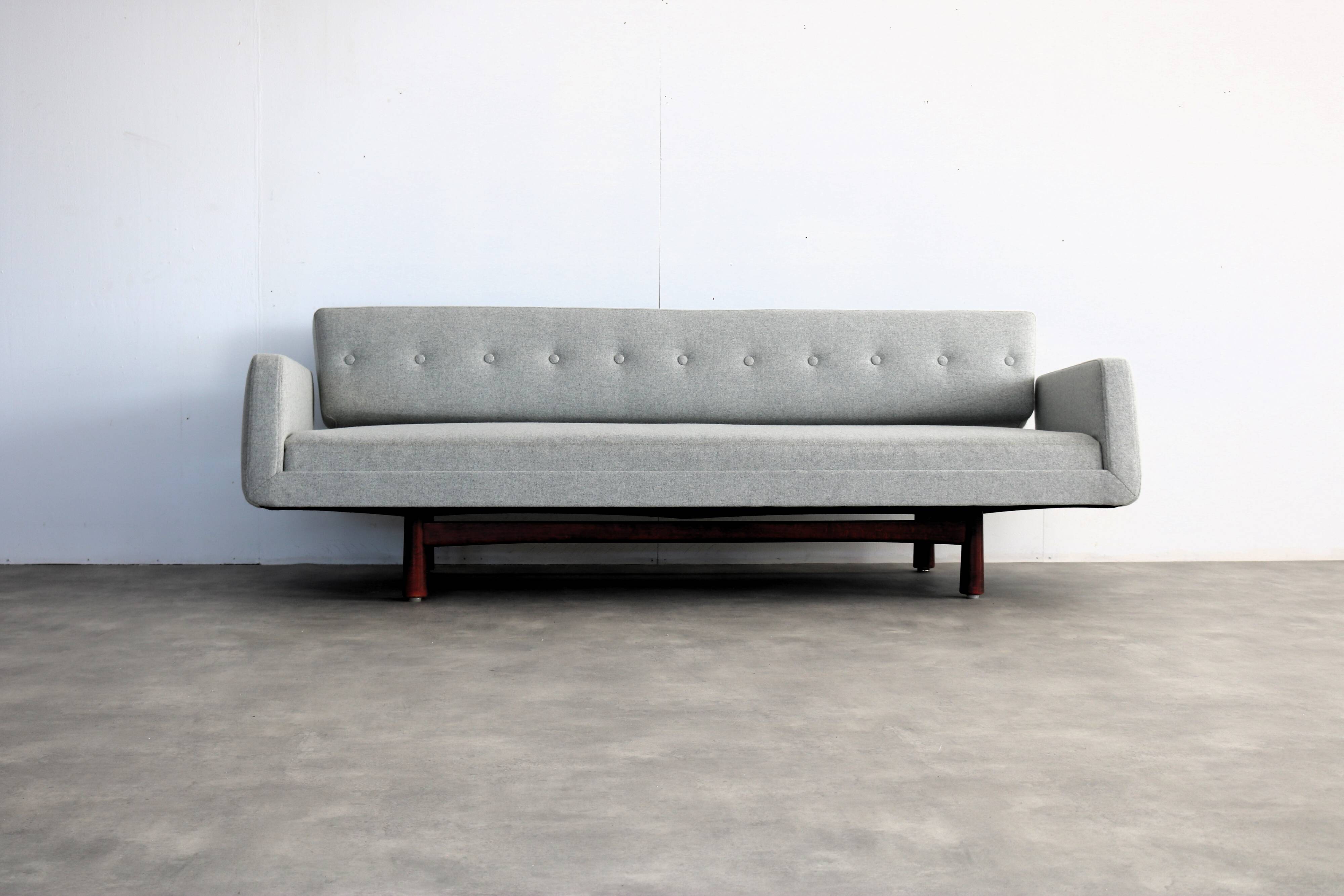 Rare sofa by Edward Wormley model "New York"
