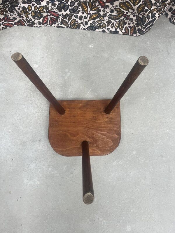 Tabouret tripode