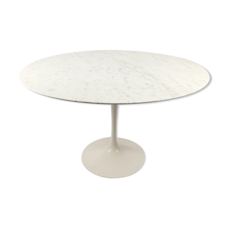 Marble dining table by Eero Saarinen for Knoll International 70