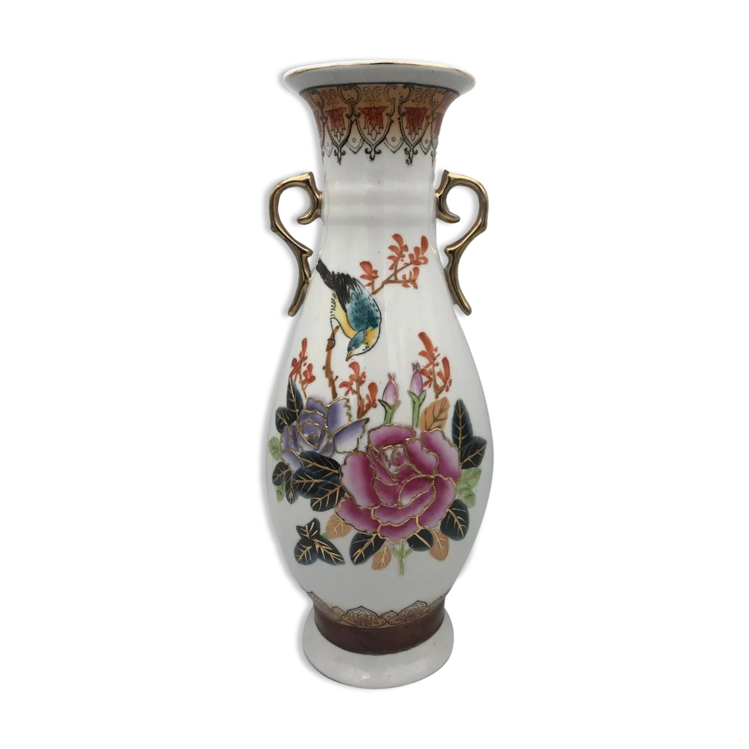 Vase in asian porcelain decorated with birds