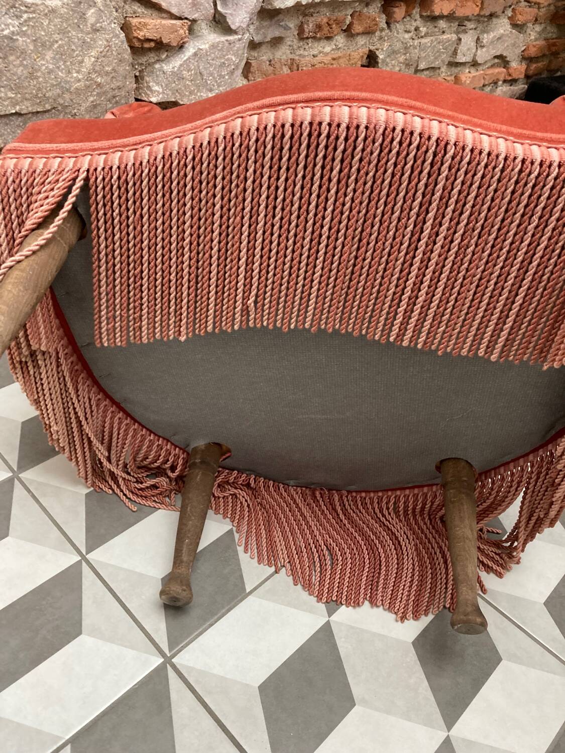 Pink velvet toad armchair
