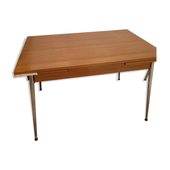 Table in formica