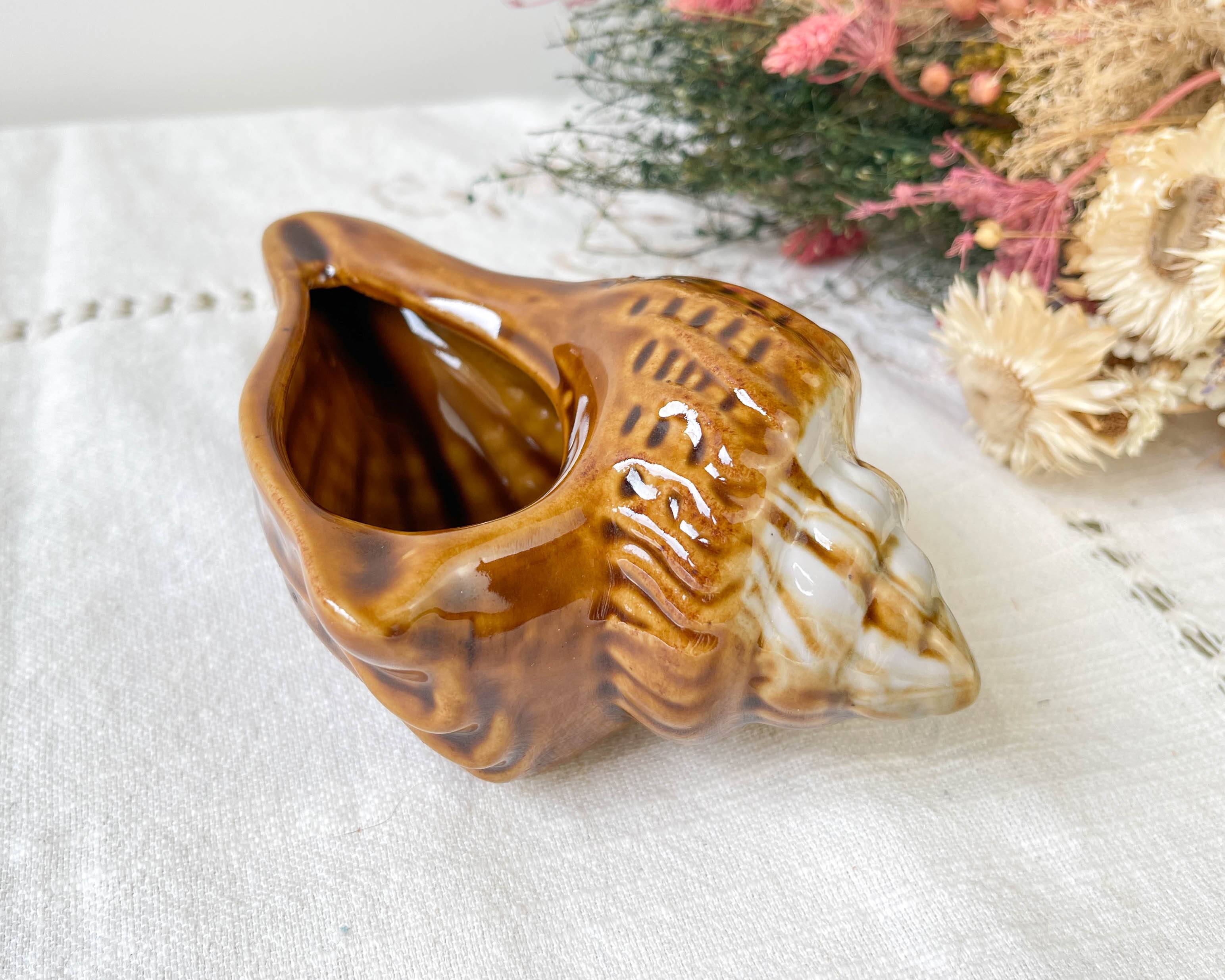Vintage 50s shell ceramic ashtray