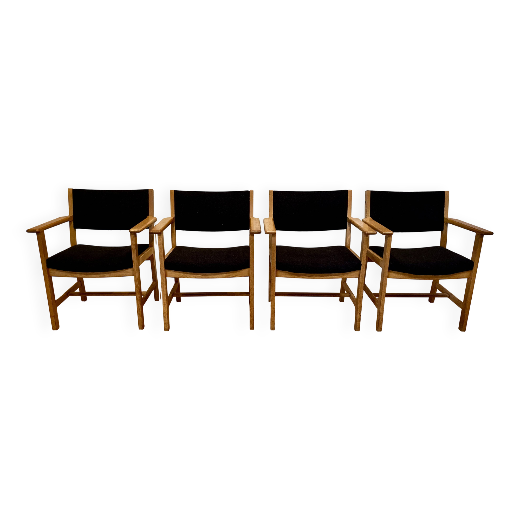 Set of 4 armchairs stamped Hans Wegner "Scandinavian design" 1960.