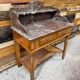 Ancienne console de toilette en merisier avec marbre