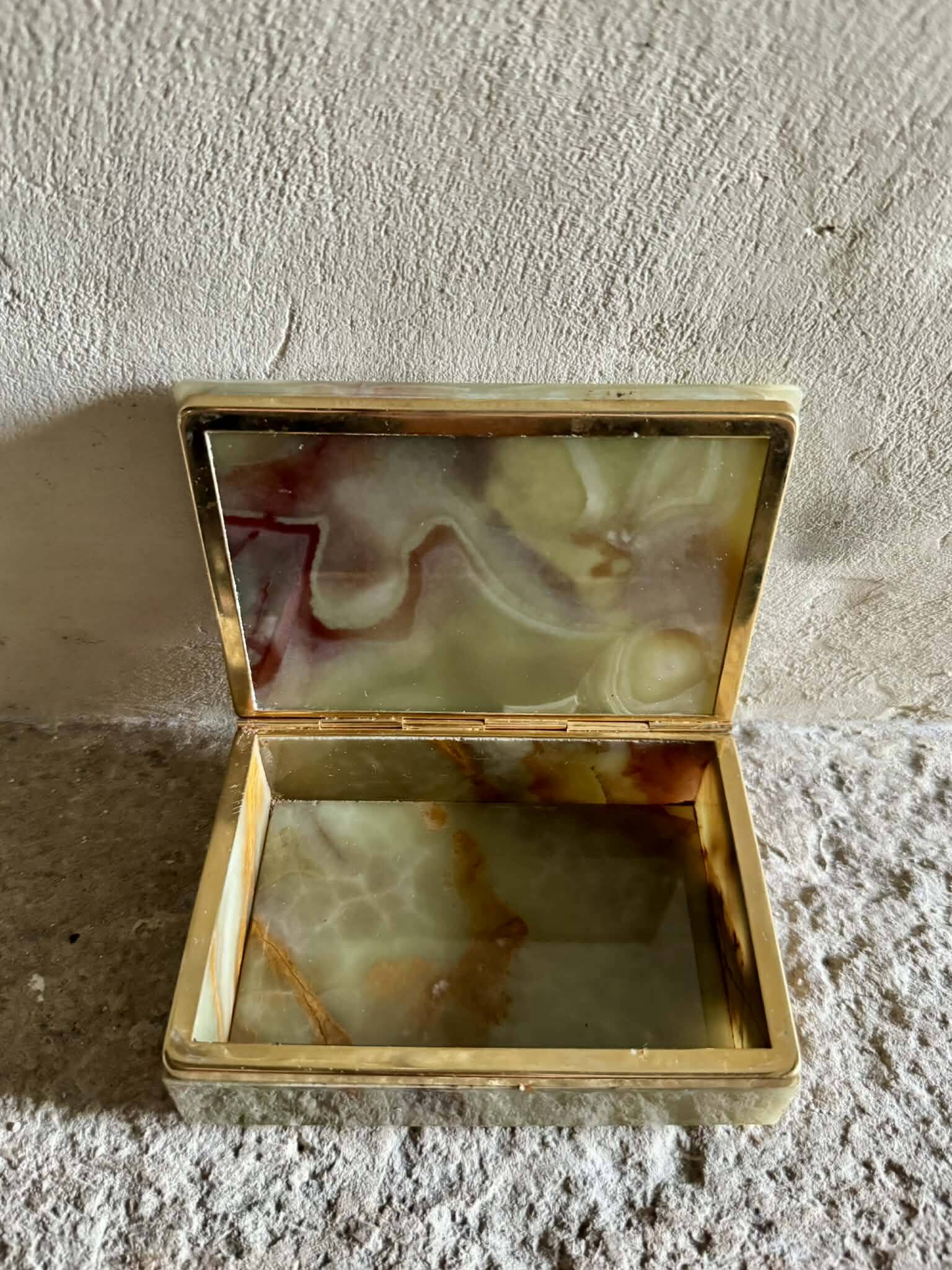 Ashtray, onyx box from the 1960s, vintage Italy.