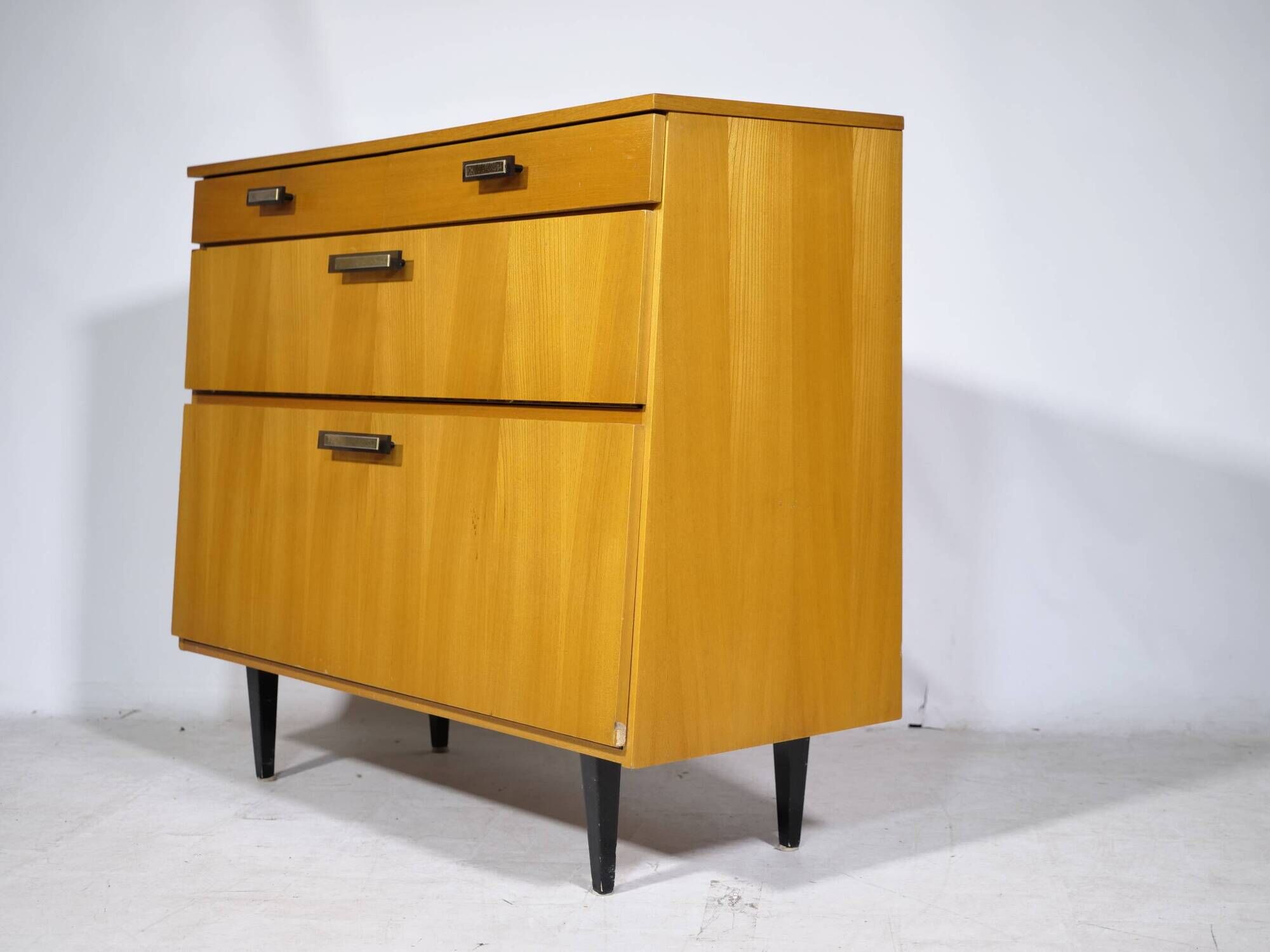 Cabinet à chaussures de style mid-century en bois d'orme, années 1960