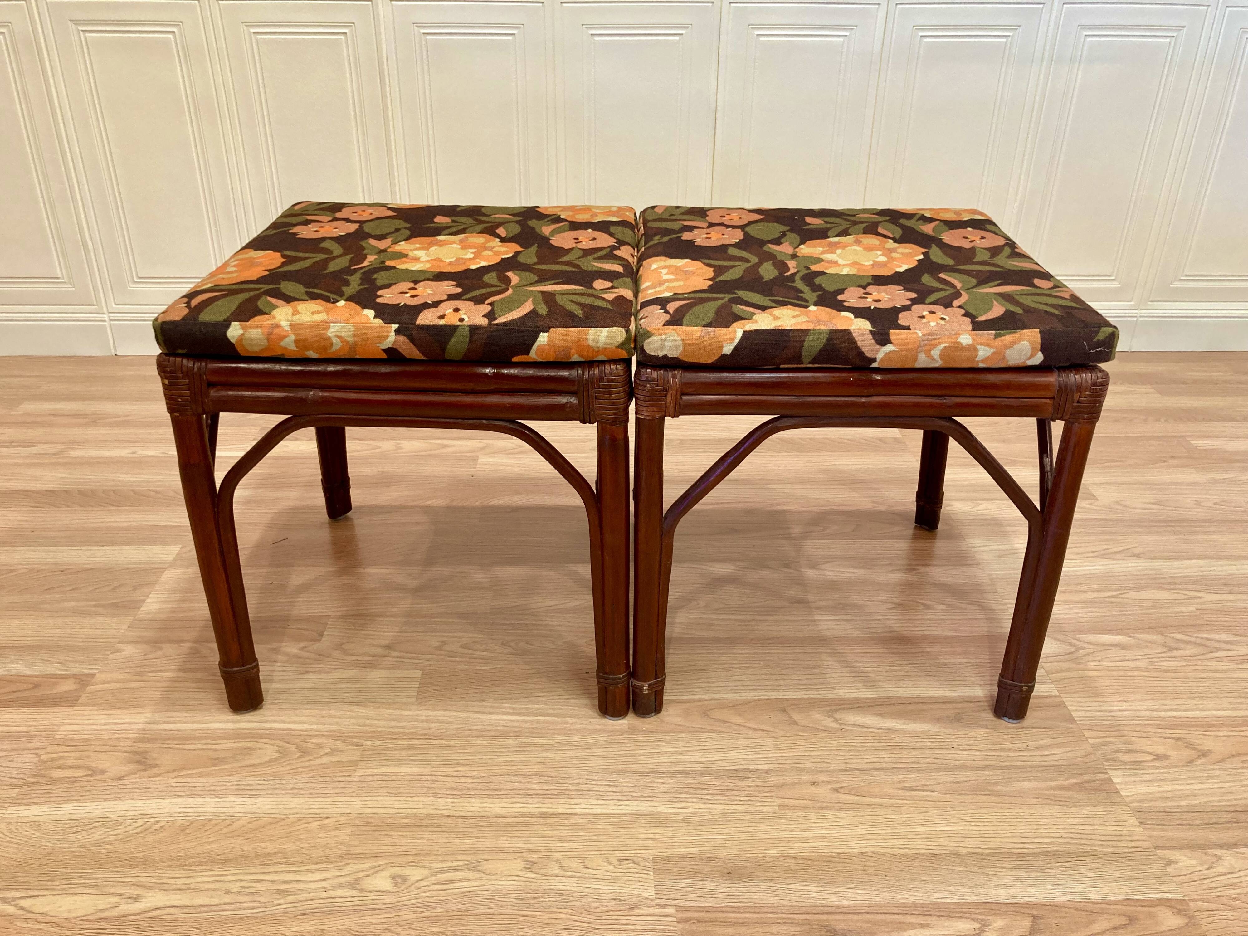 BANC OU DUO DE TABOURETS ROTIN 1950.