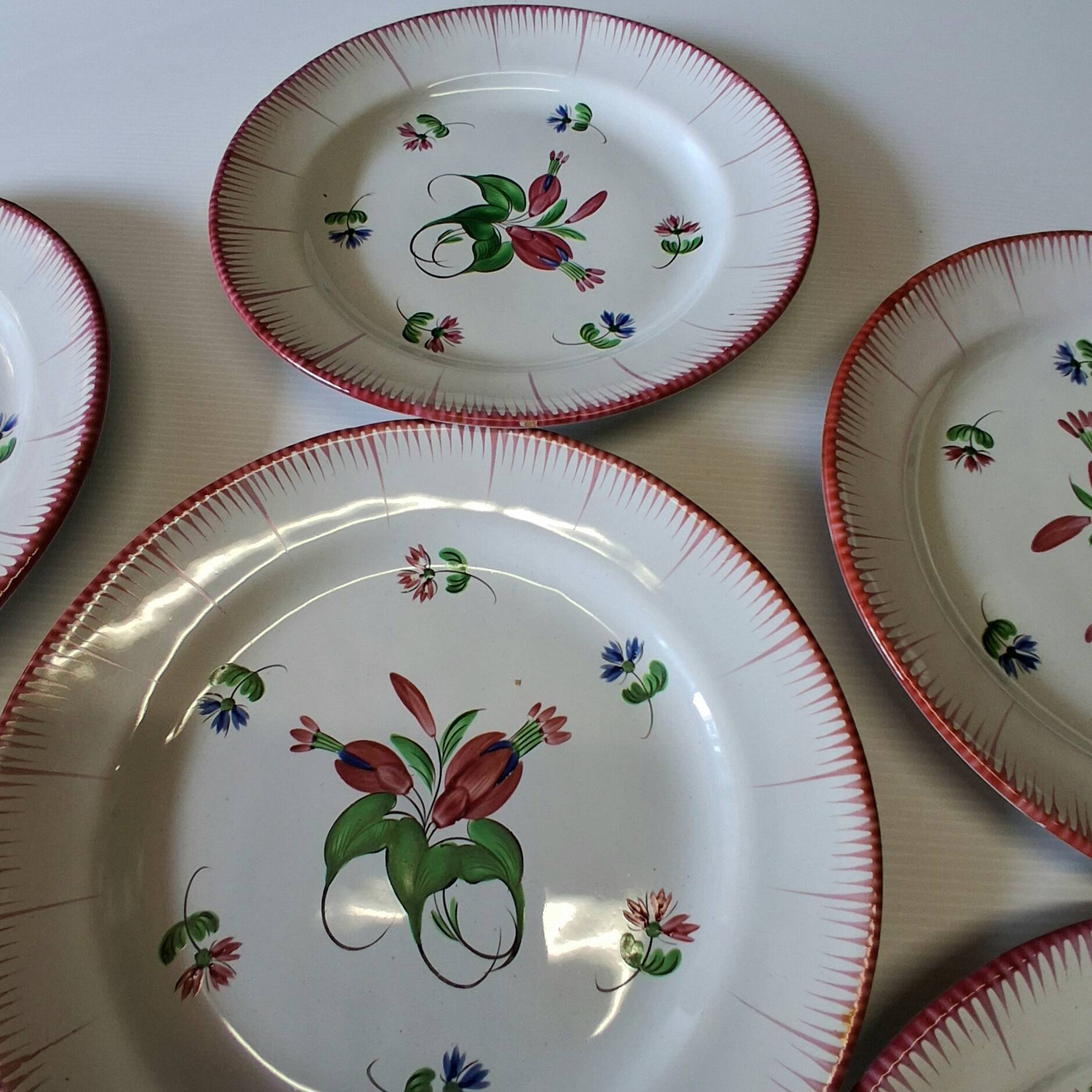 6 antique flat plates in earthenware in good condition.