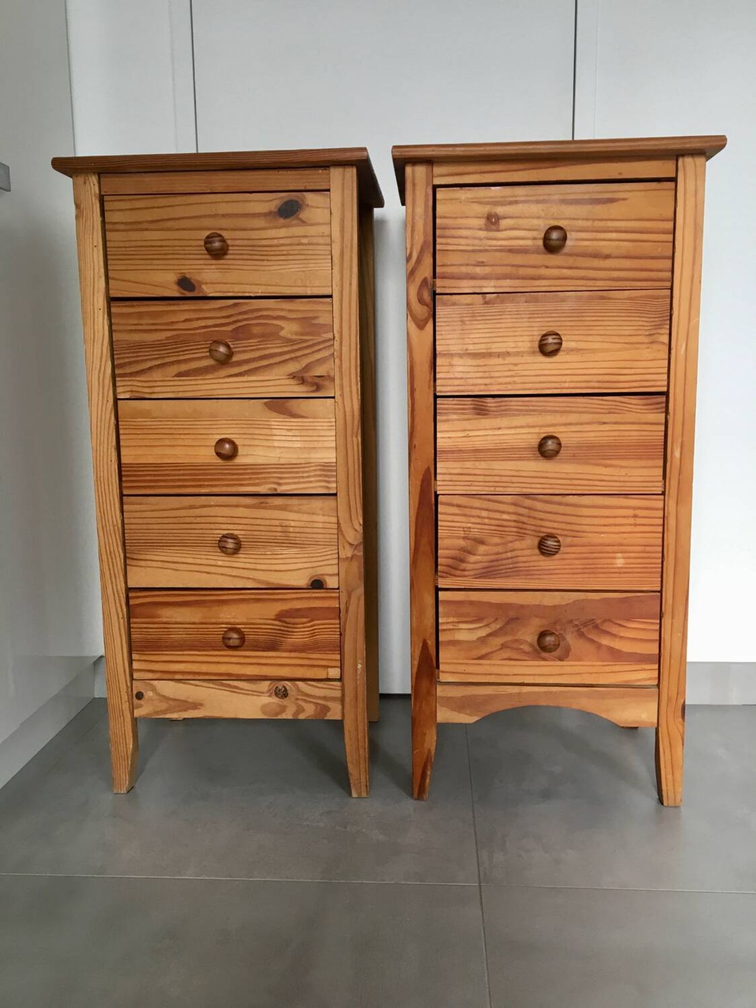Paire de  chiffoniers 5 tiroirs en pin  . années 80