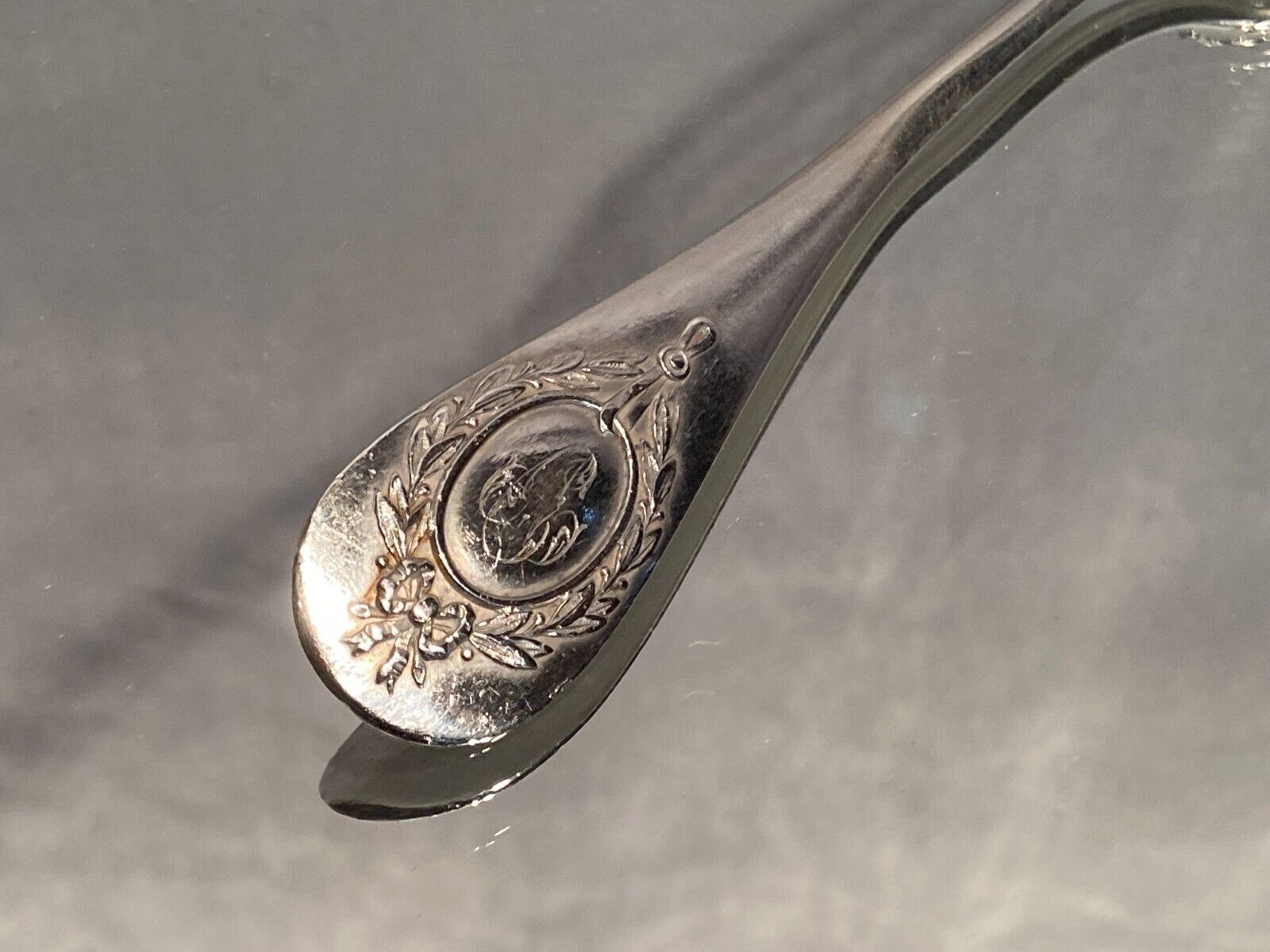Fourchette XIXe argent massif Minerve modèle jonc décor médaillon Louis XVI