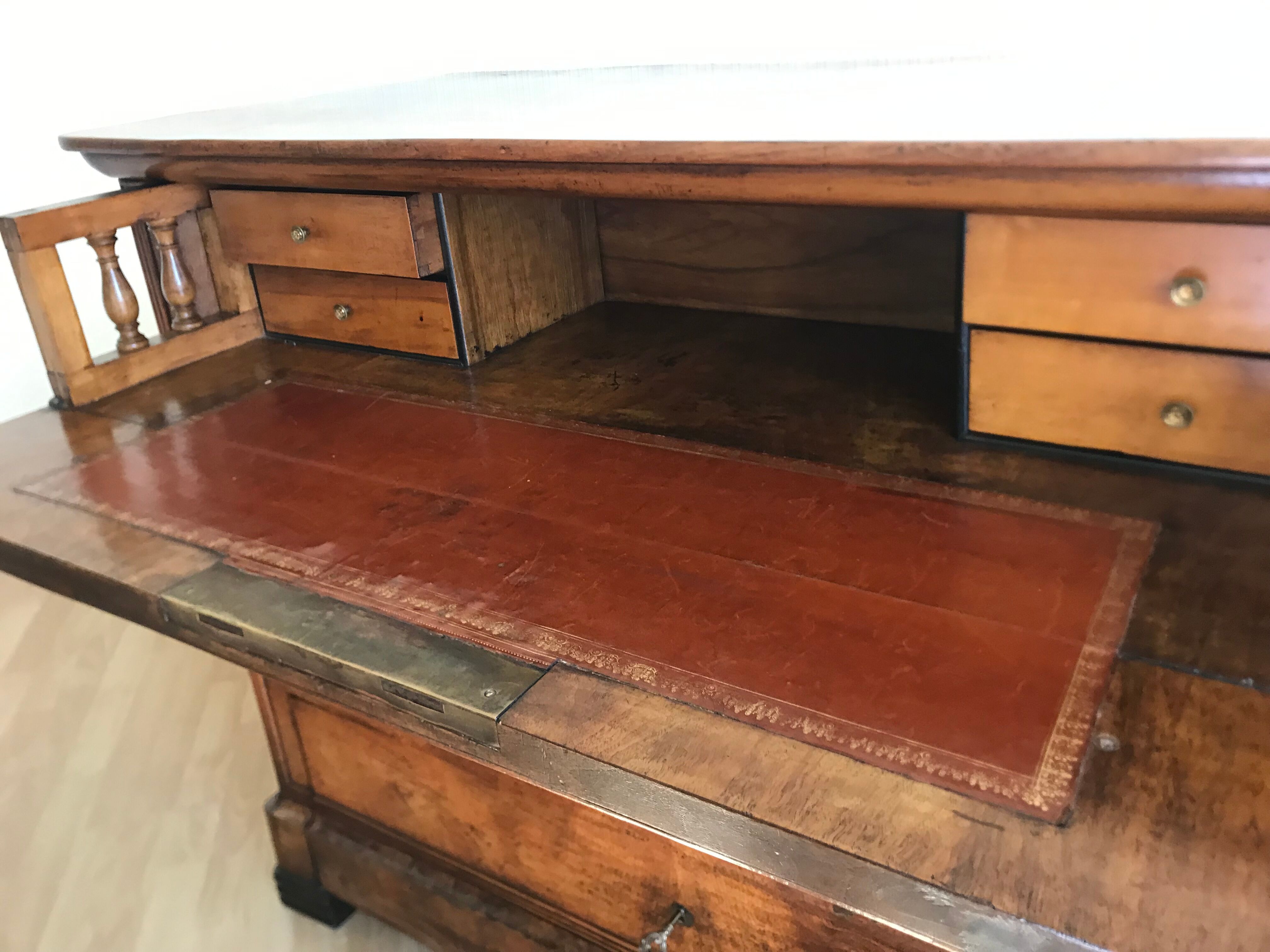 Convenient secretary