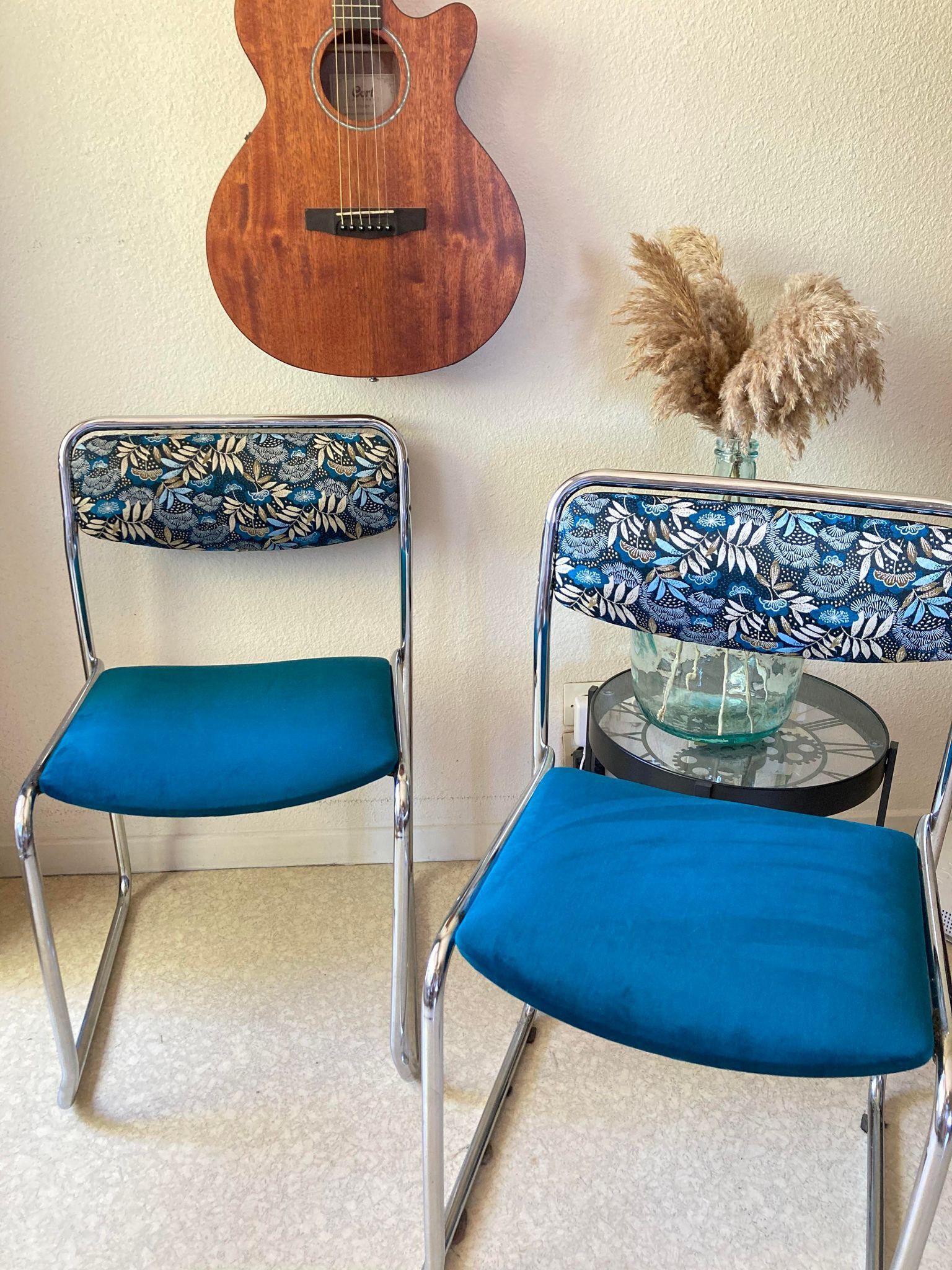 Set of two dining room chairs