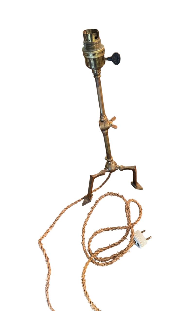 Rare articulated tripod base table lamp in gold-plated brass