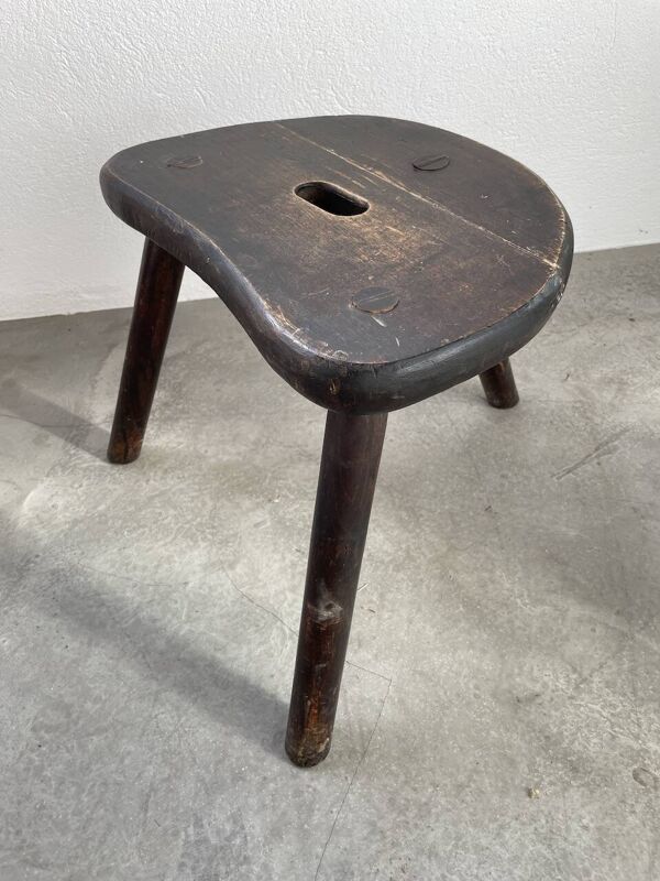 Tabouret tripode de berger chêne brutaliste