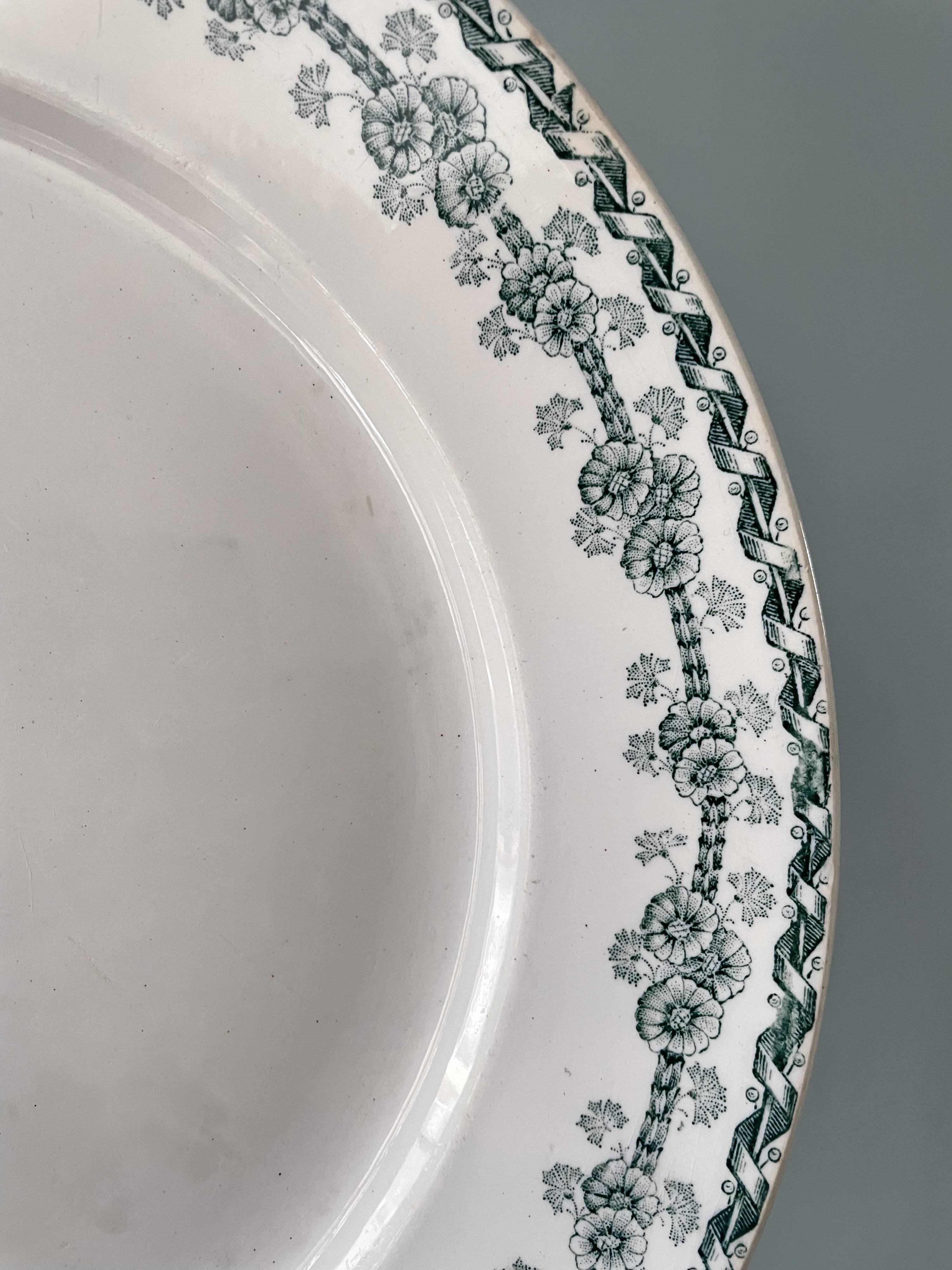 Ancient flat Iron Land With Lions of Earthenware, model "Georges"