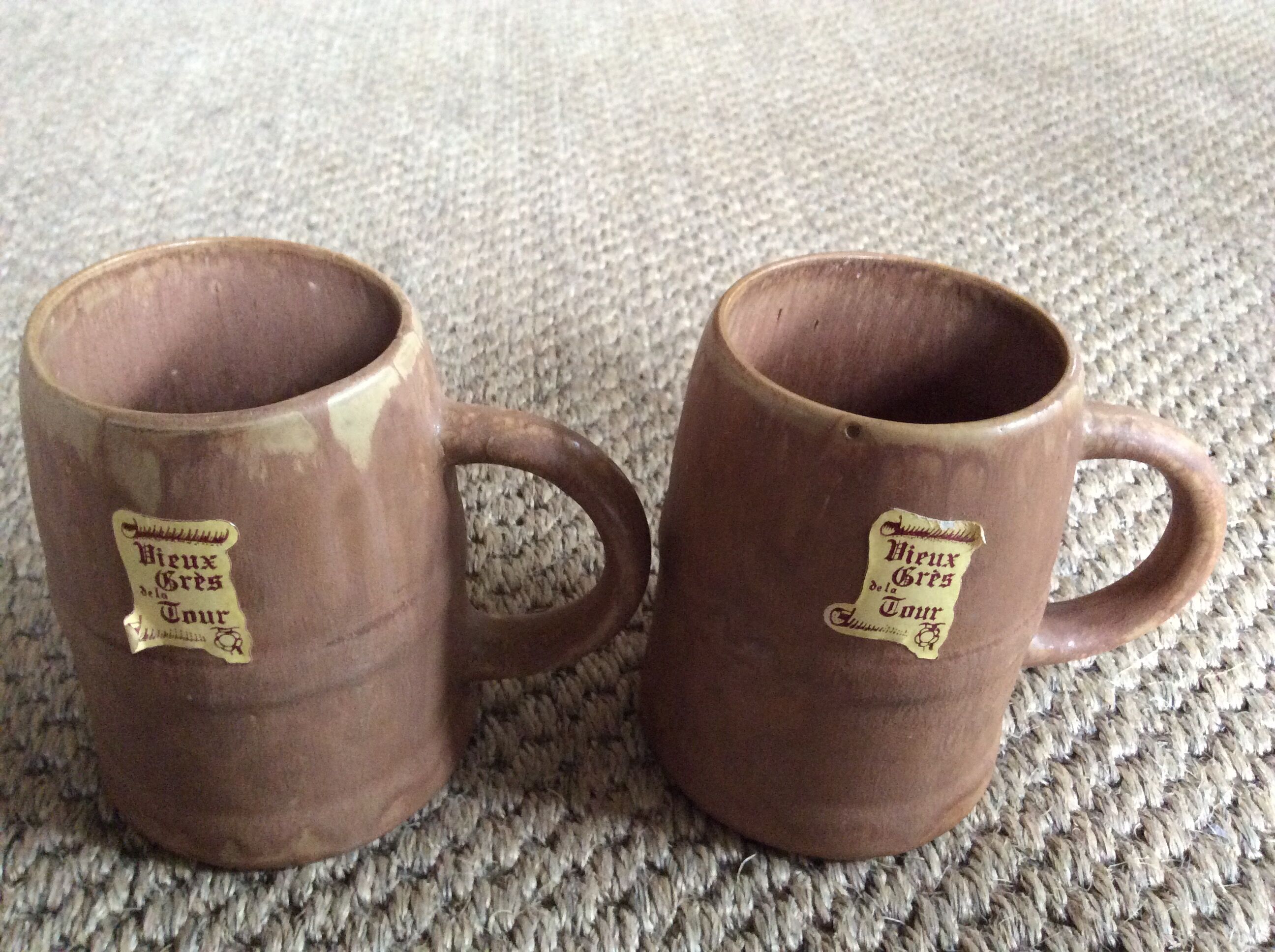 Series of 2 sandstone mugs