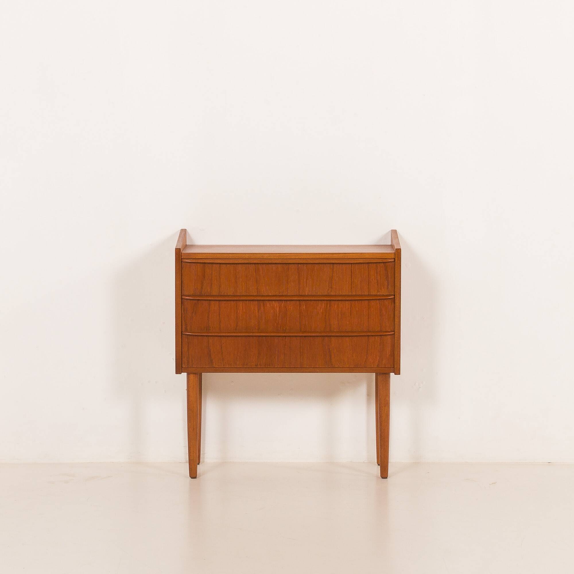 Commode danoise en teck, années 1960