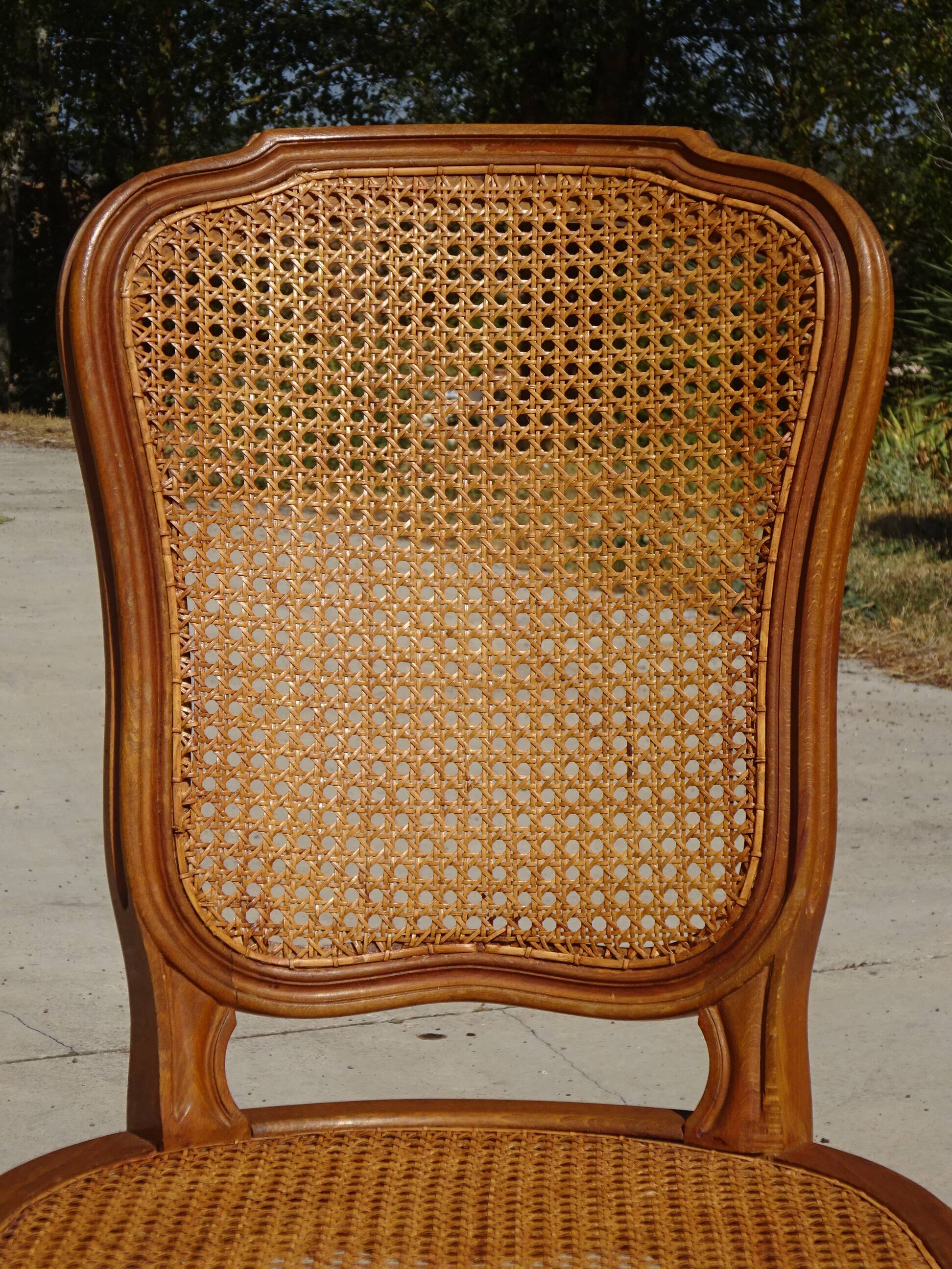 Paire de chaises en bois et cannage style Louis XV