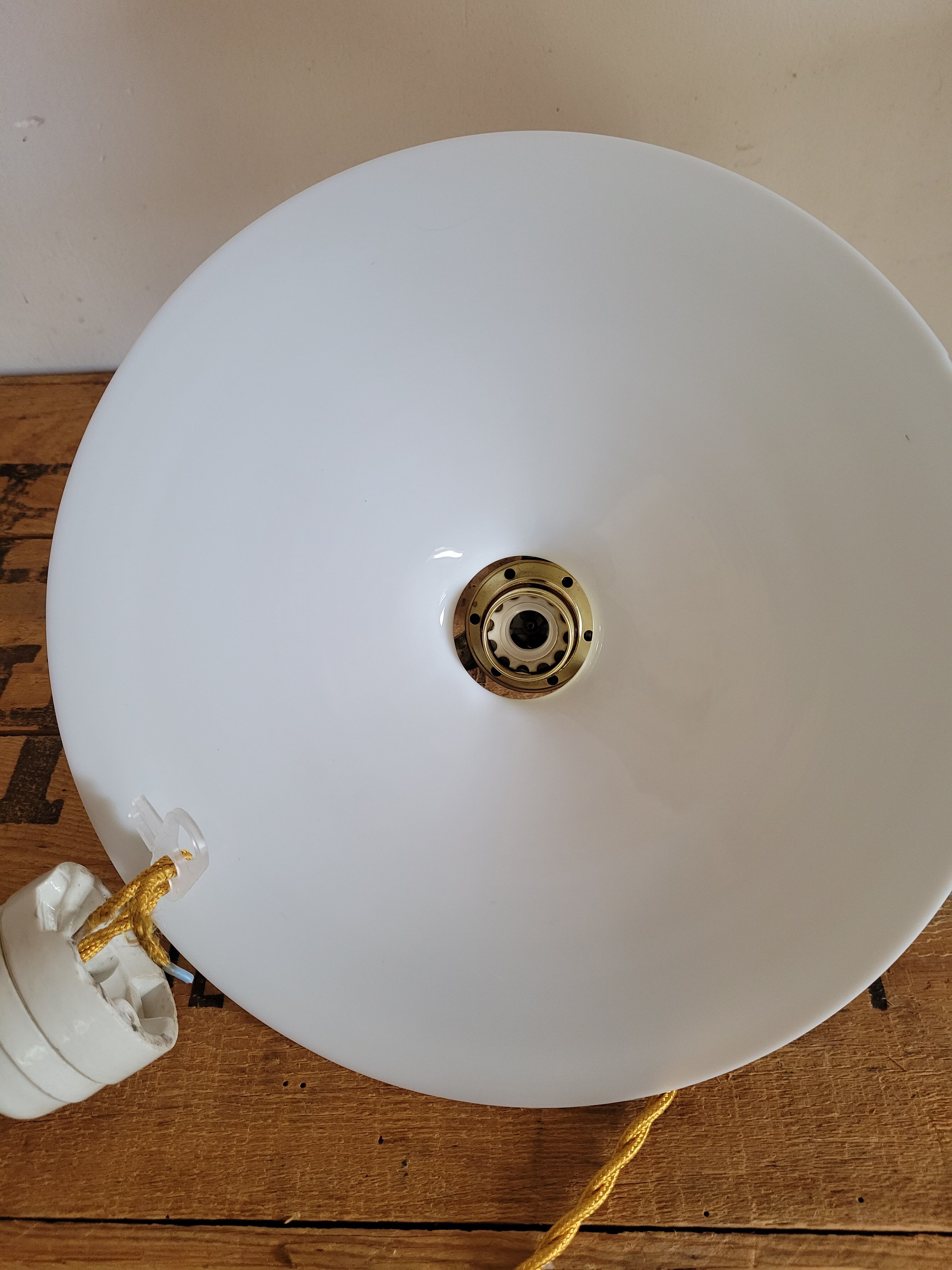 White opaline suspension