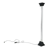 Lampadaire uplighter en lucite et acier postmoderne italien des années 1980