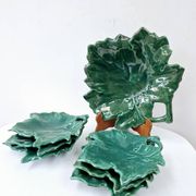 Plate and its 6 vintage bowls from Vallauris, green ceramic in the shape of a leaf.