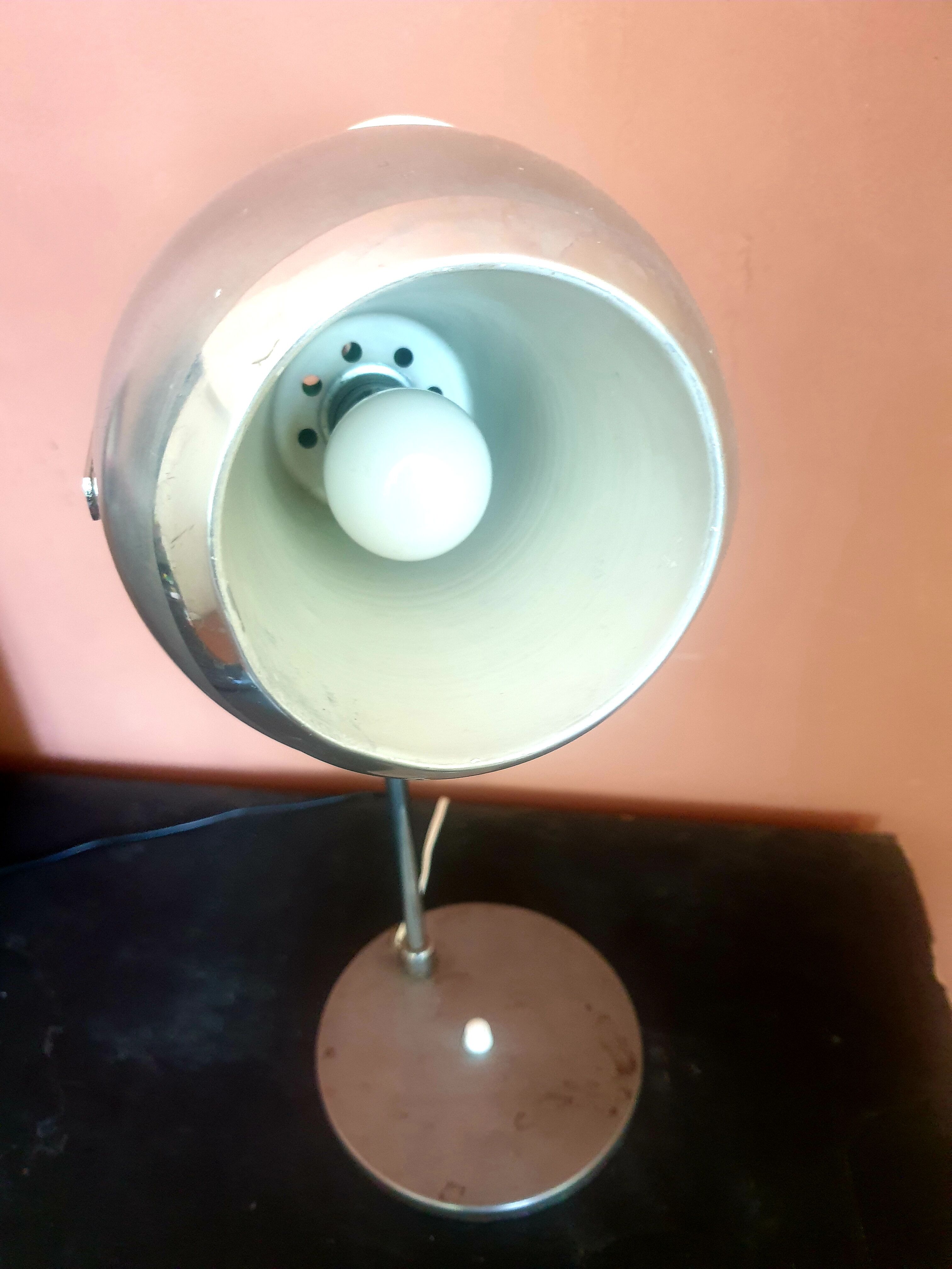 "Eye ball" desk lamp