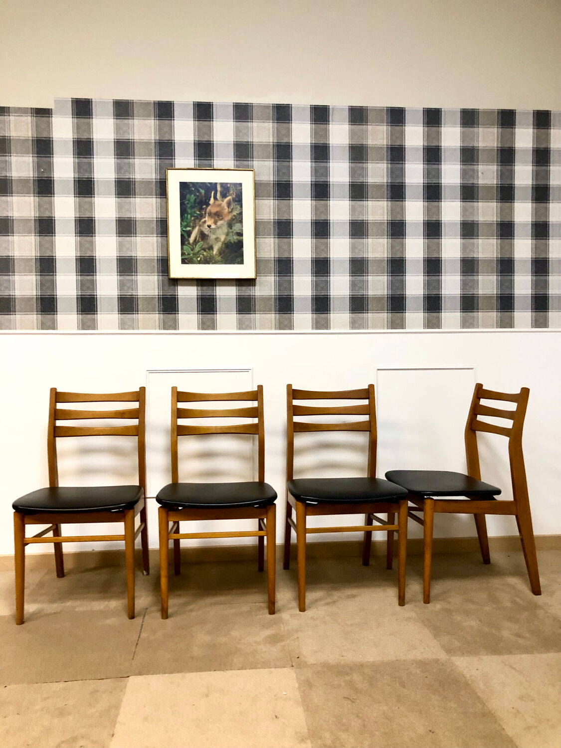 4 Scandinavian chairs seated skaï