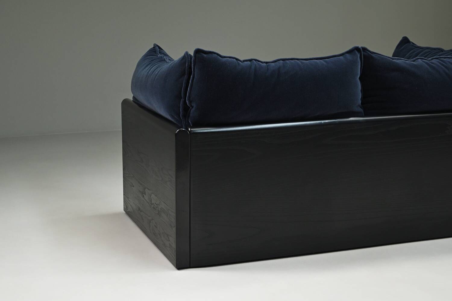 “Down” two-seat sofa by Carlo Bartoli for Rossi di Albizzate, 1970s Italy.