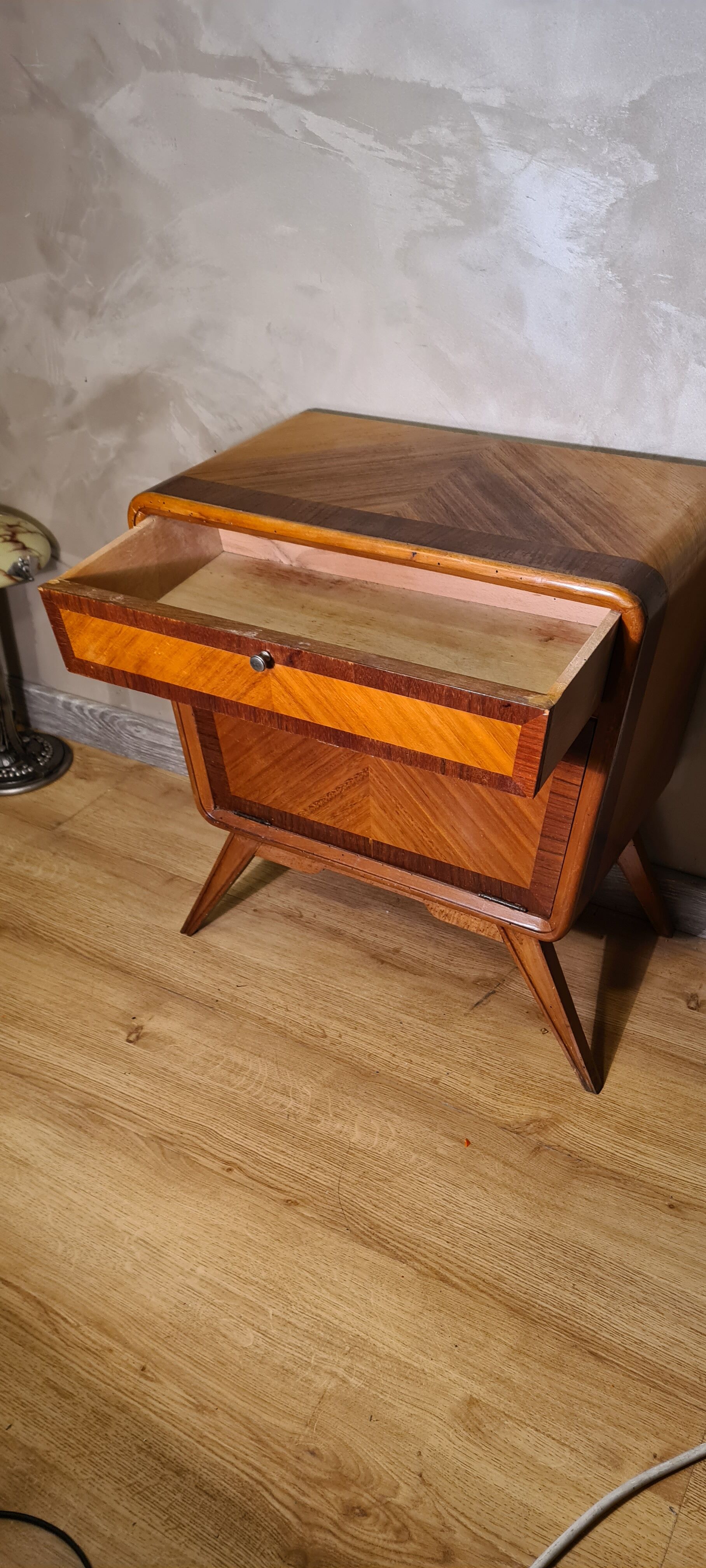 Table de chevet en marqueterie