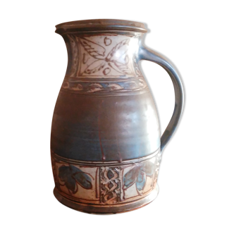 Sandstone pitcher