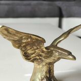 Eagle figurine sculpture with outstretched wings, in solid brass. Size 8 x 15 cm