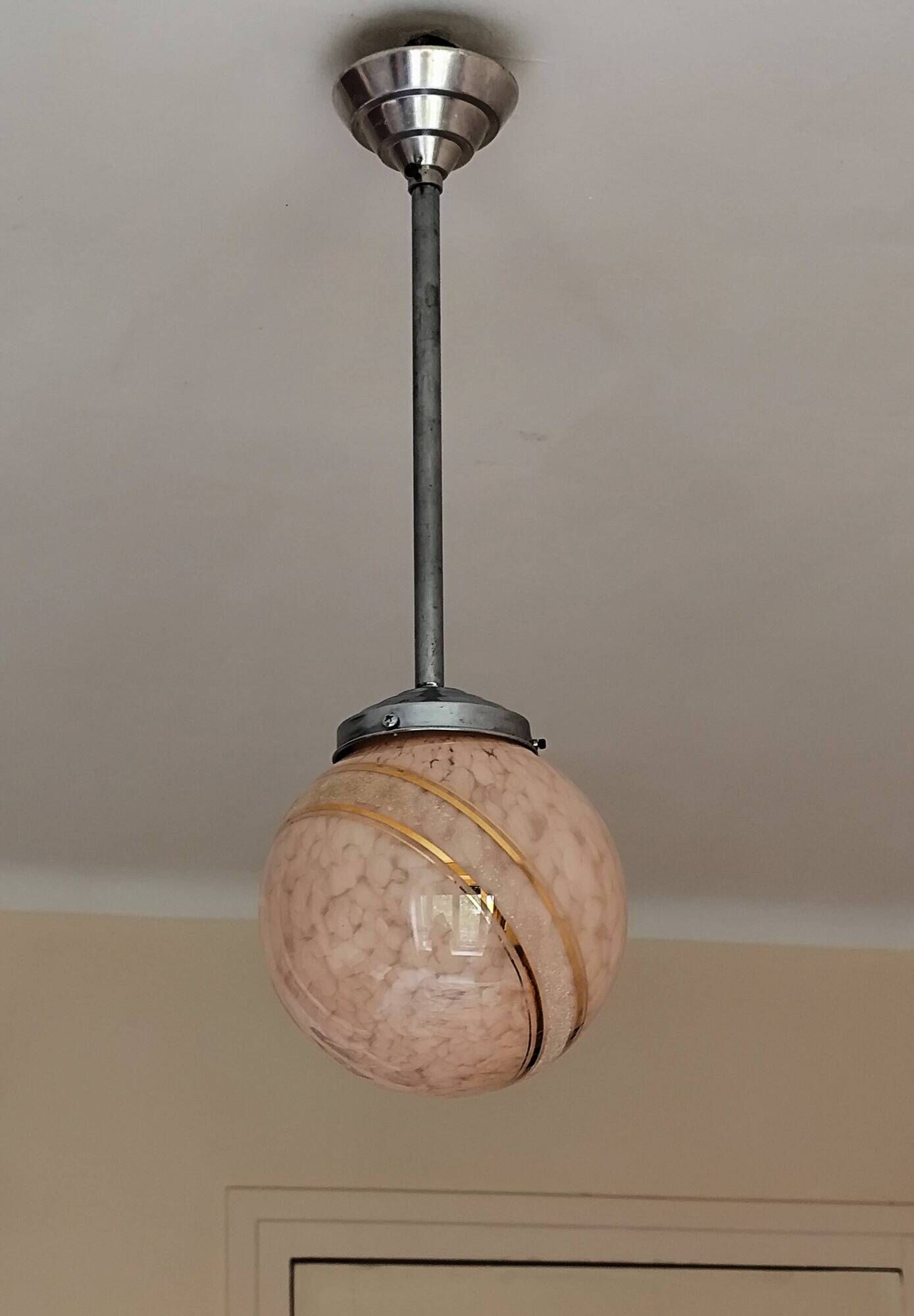 suspension glass globe pink and gold on a metal aluminium stem and structure
