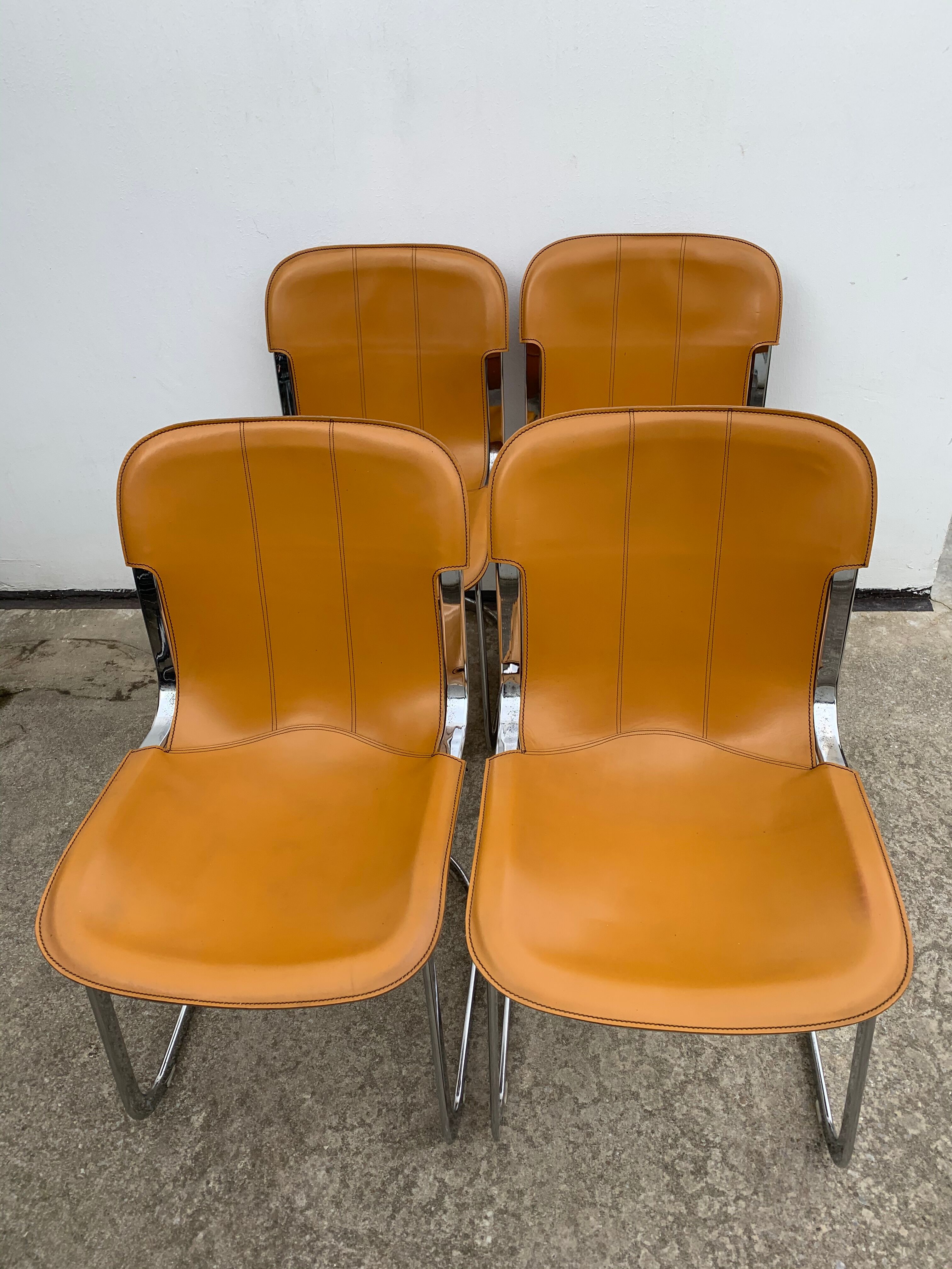 Lot 4 Italian chairs, Cidue camel leather and chrome 1970