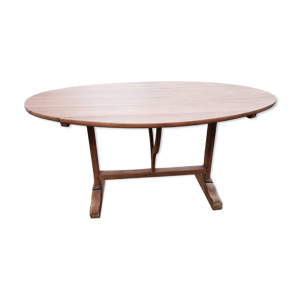 Table ovale de vendangeurs