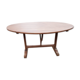 Oval table of grape harvesters from the Southwest in cherry wood