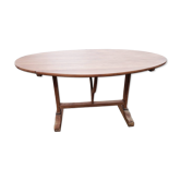 Oval table of grape harvesters from the Southwest in cherry wood