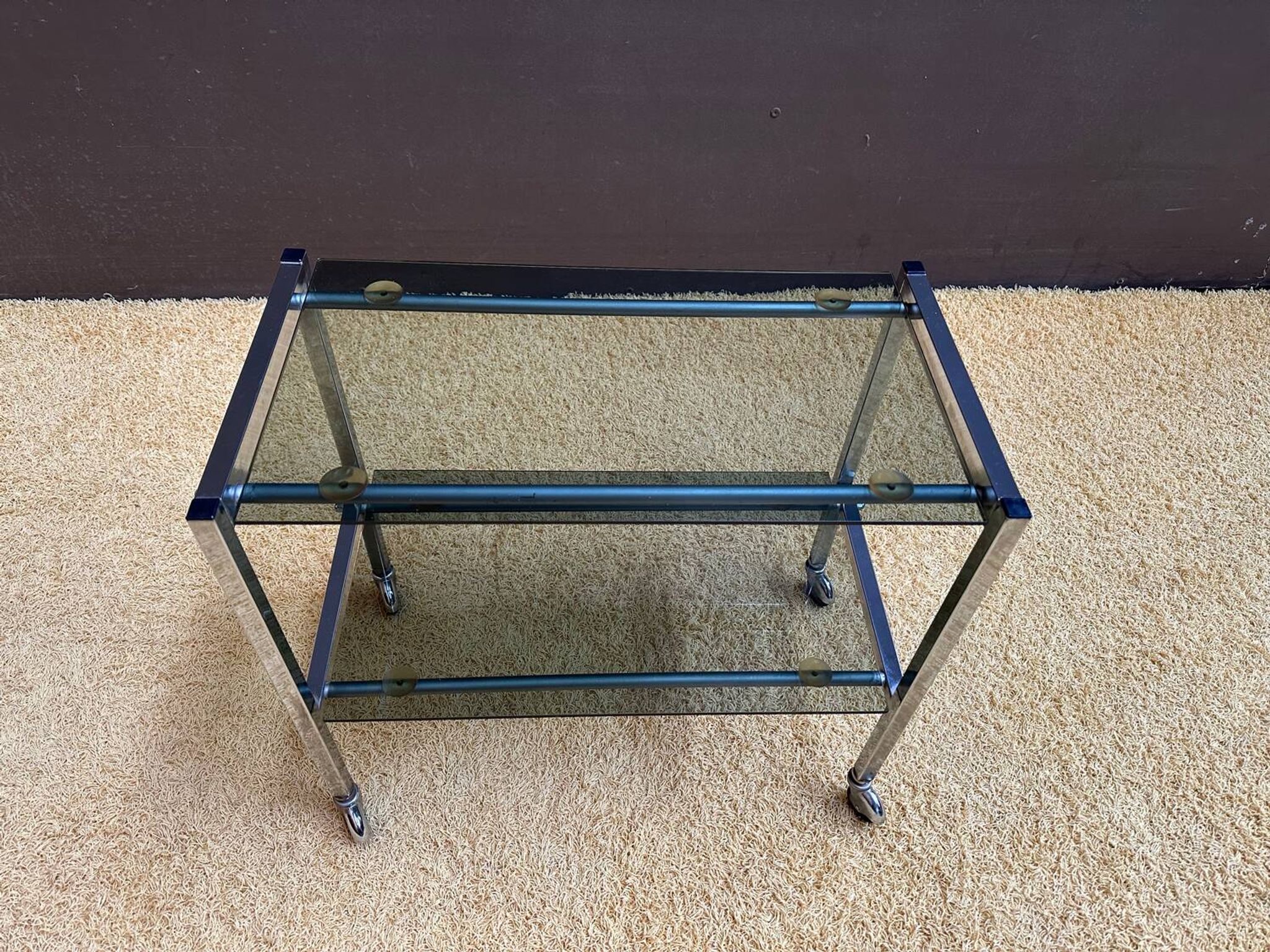 Desserte en métal et verre fumé