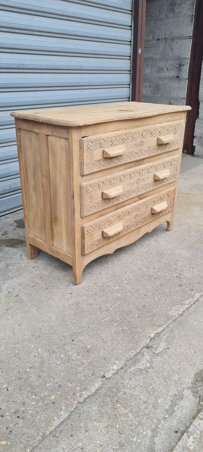 Breton chest of drawers in solid oak