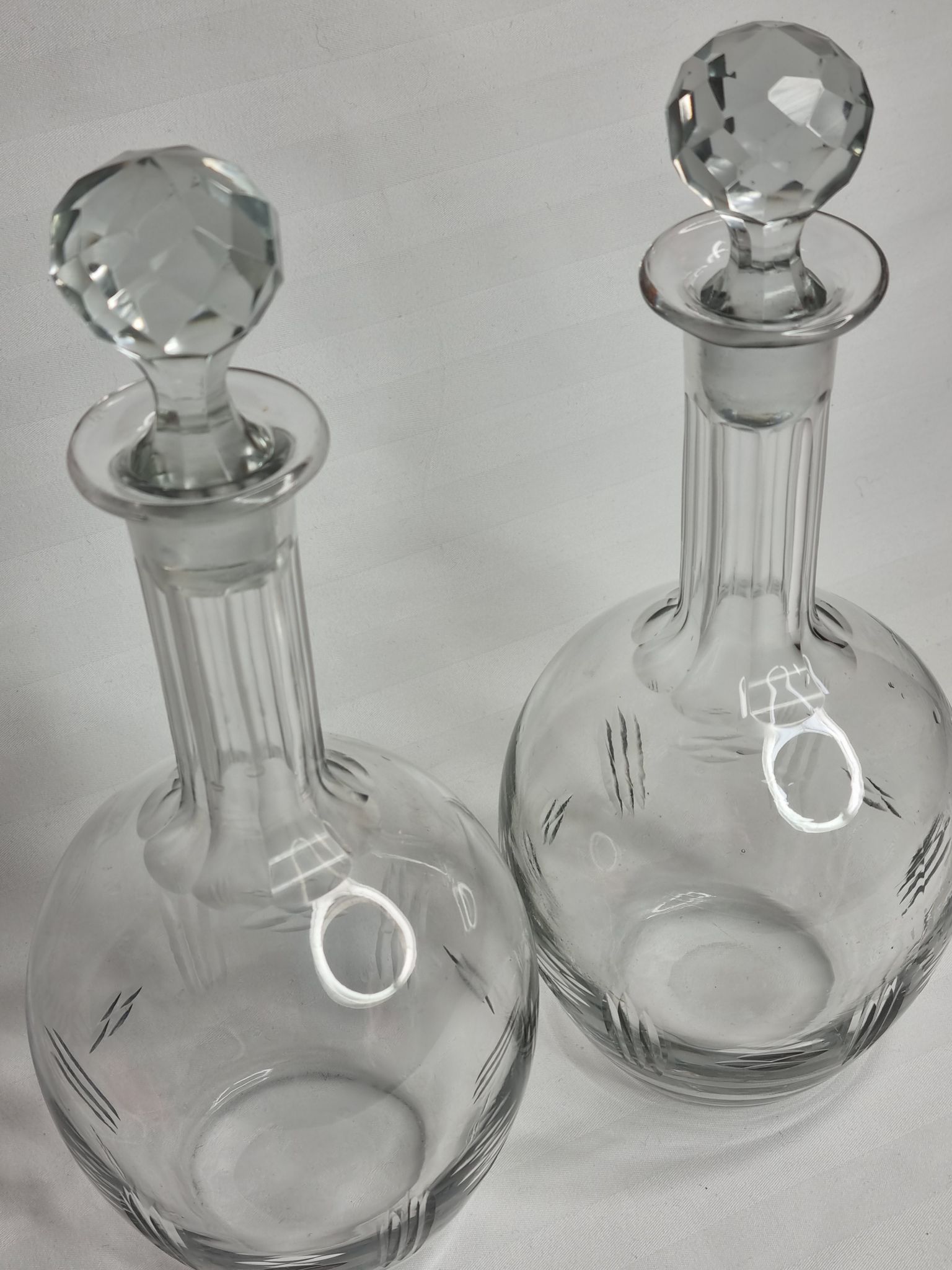 Pair of carafes in cut crystal XIX th, 31 cm