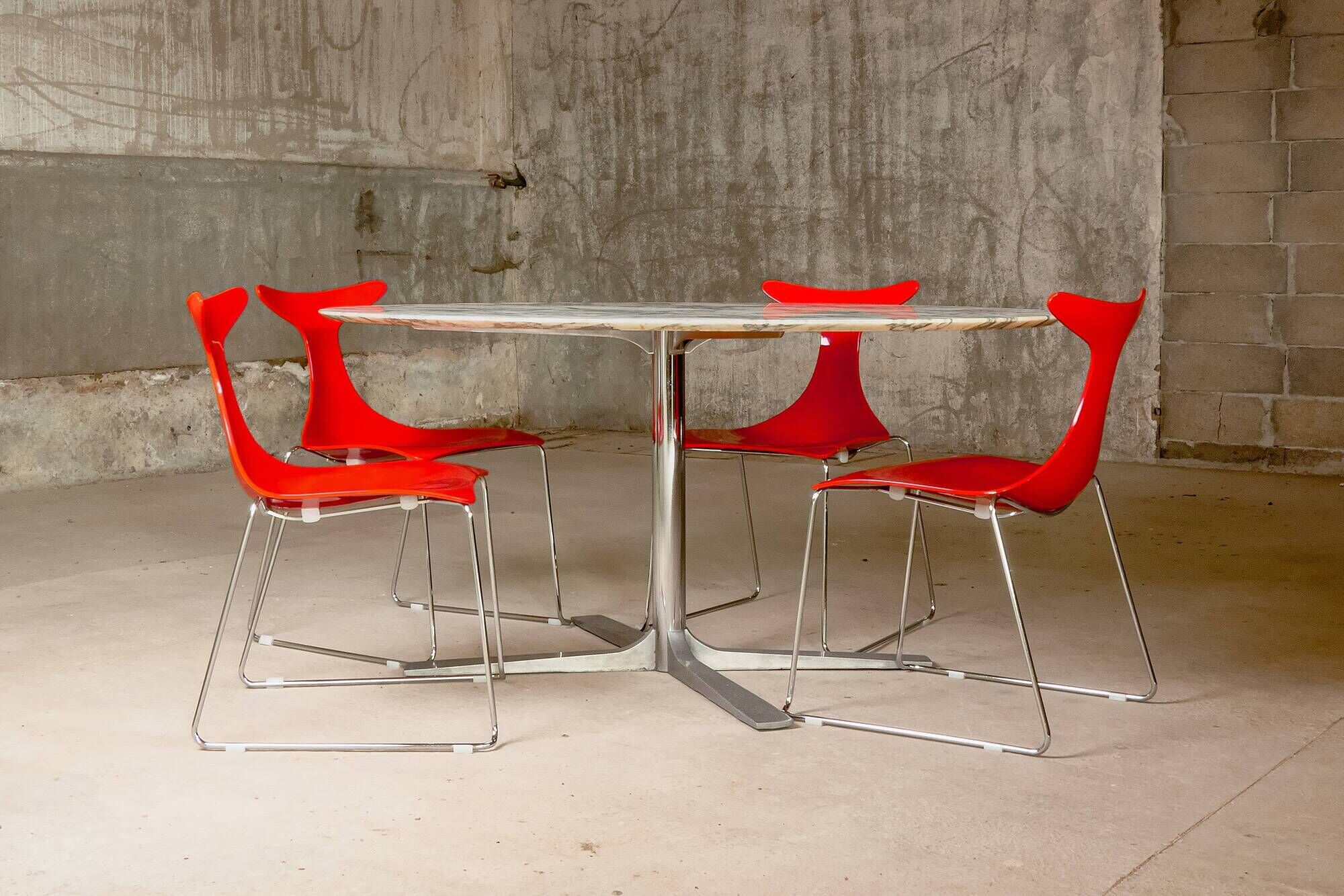 Table de repas en marbre et acier chromé, aluminium coulé, France c. 1970