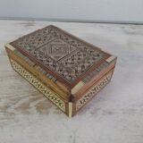 Boîte orientale marqueterie d'on et de nacre