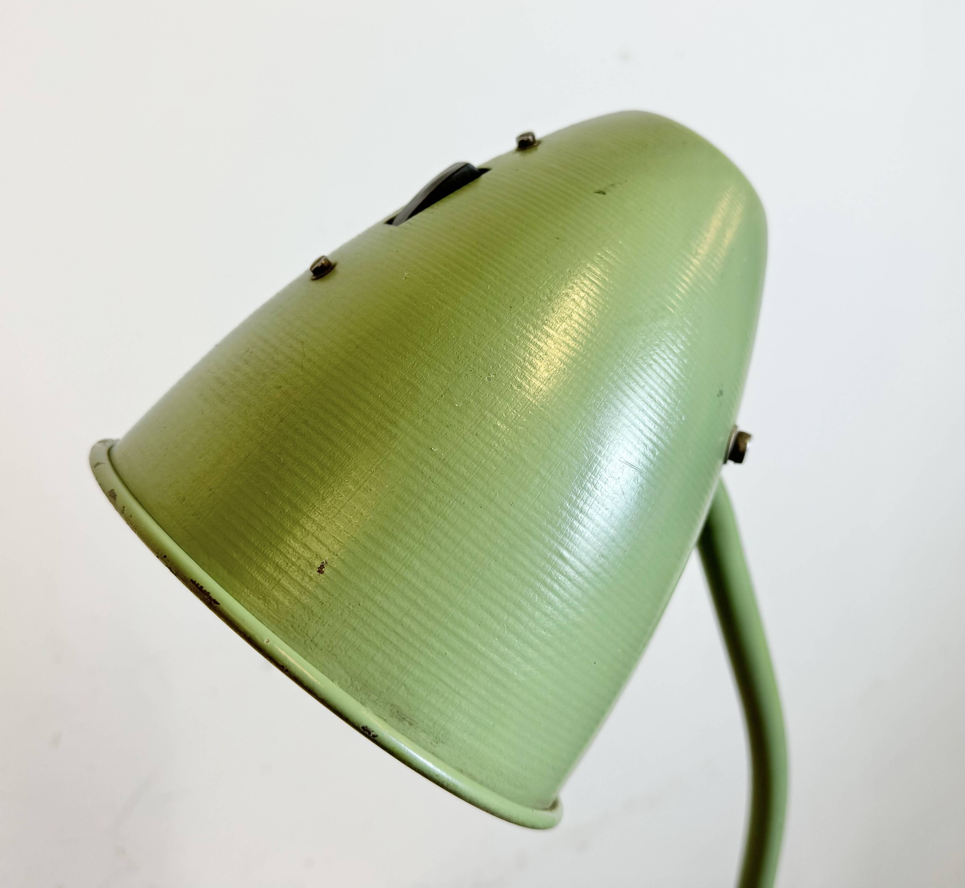 Lampe de table d'atelier industriel vert, 1960s