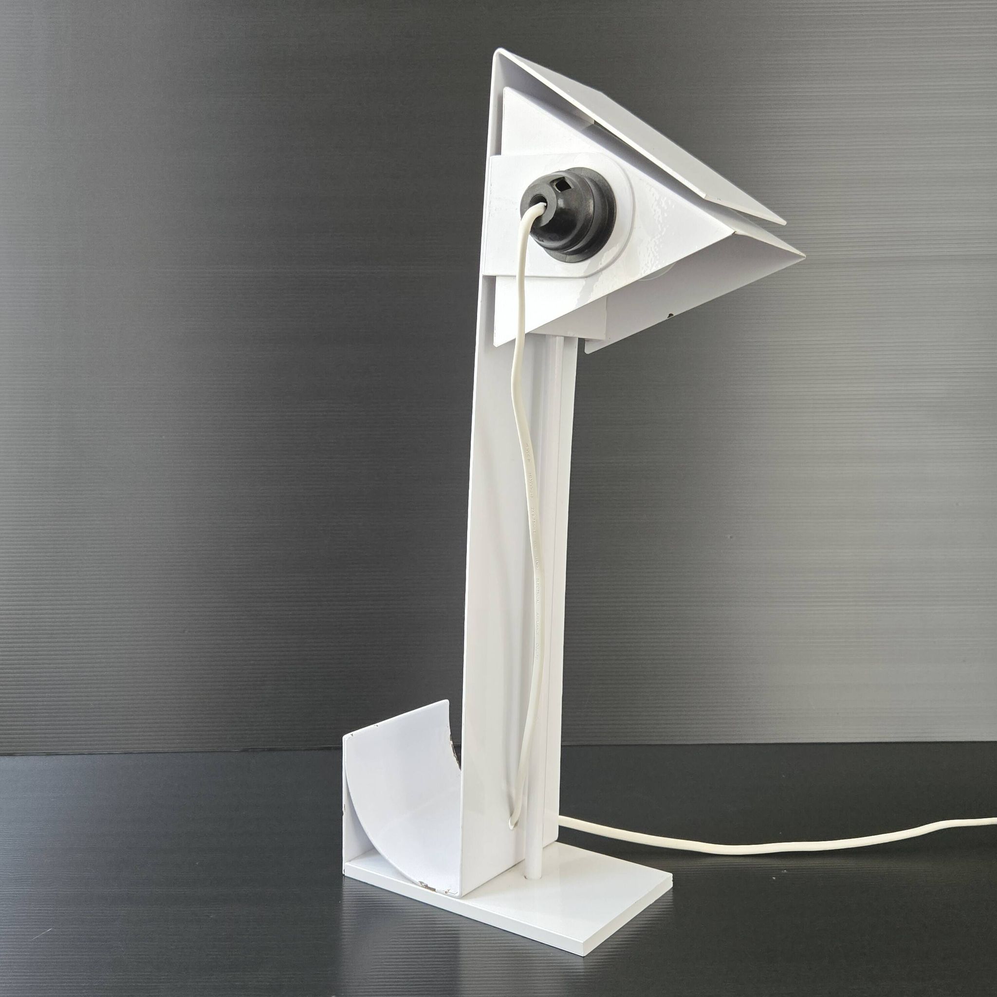 Lampe 1980 vintage en métal laqué blanc