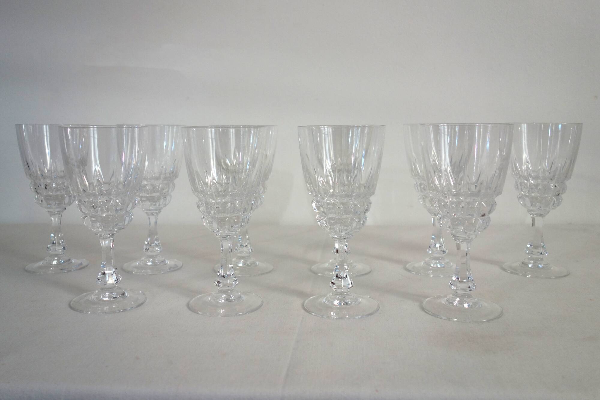 Lot de 10 verres à vin rouge en cristal d'Arques modèle Pompadour vintage
