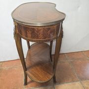 Table d'appoint rognon style Louis XVI en marqueterie